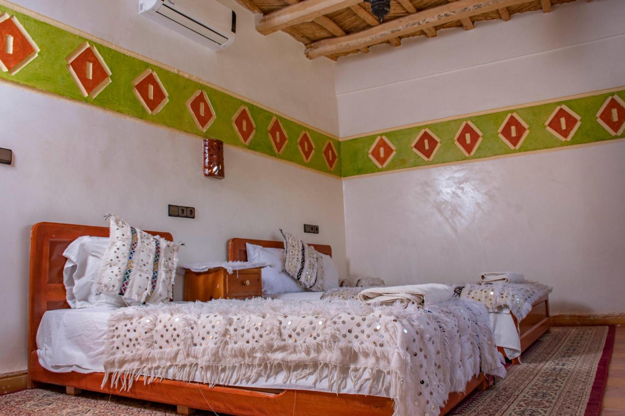 Hotel Awayou Bou Tharar Exterior photo